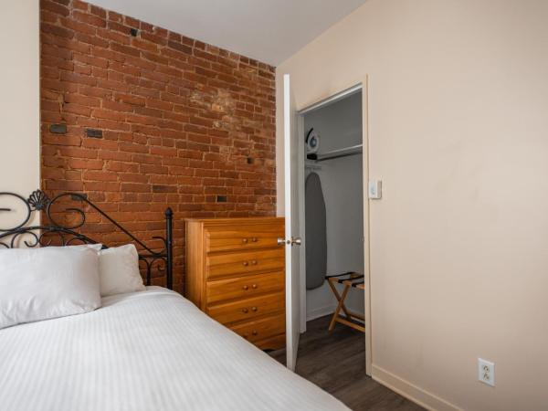 Hotel le Roberval : photo 5 de la chambre suite 1 chambre avec lit escamotable