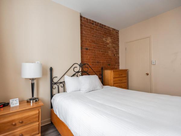 Hotel le Roberval : photo 4 de la chambre suite 1 chambre avec lit escamotable