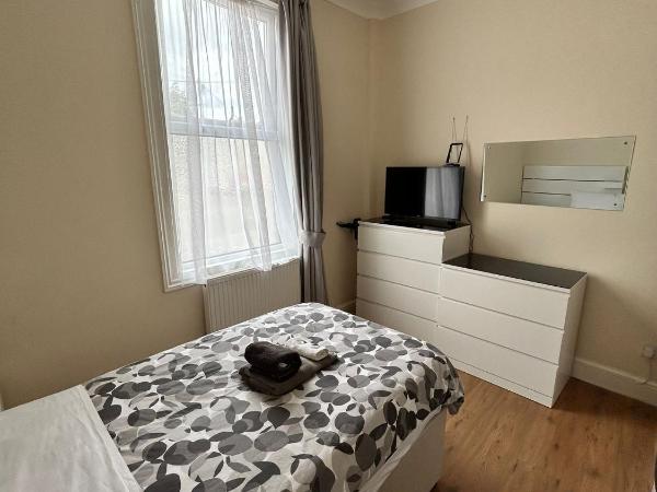 WIllesden Lodge Guest House : photo 6 de la chambre chambre simple avec toilettes et douche communes