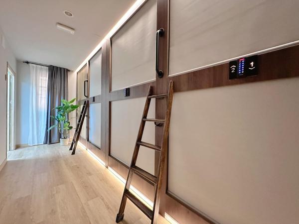 The POD Suite Hostel Blasco : photo 1 de la chambre dortoir pour femmes de 6 lits