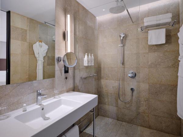 Tunis Marriott Hotel : photo 4 de la chambre chambre lit king-size deluxe