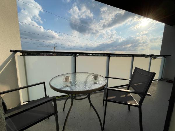 Royal Smart Apartments Cracow : photo 2 de la chambre chambre double avec balcon