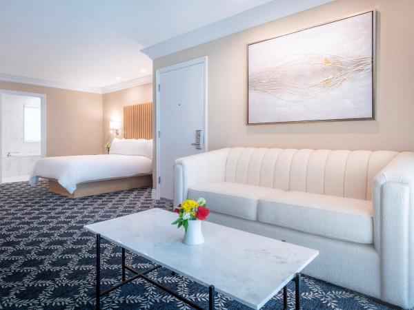 Beverly Hills Plaza Hotel & Spa : photo 1 de la chambre suite lit queen-size junior