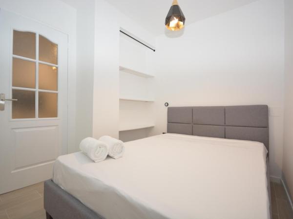 1 Bedroom RDC - Sacre Coeur : photo 3 de la chambre appartement - rez-de-chaussée