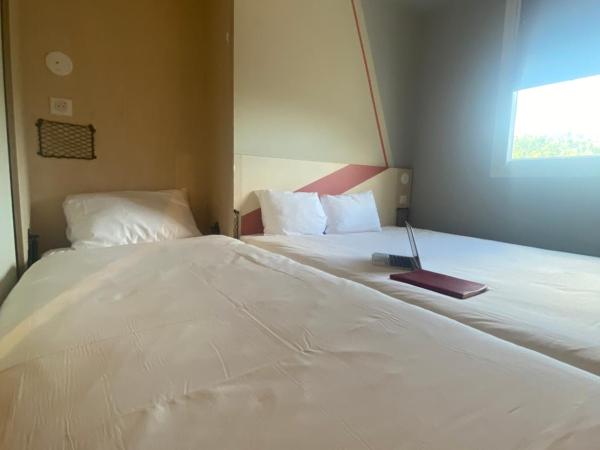 Hotel Ibis Budget Montpellier Centre Millenaire - : photo 1 de la chambre chambre triple avec 1 lit double et 1 lit simple