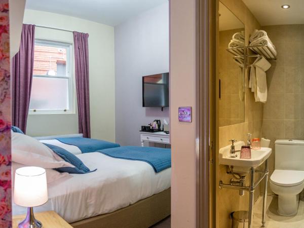 The Griffin Belle Hotel Vauxhall : photo 4 de la chambre chambre lits jumeaux avec salle de bains privative