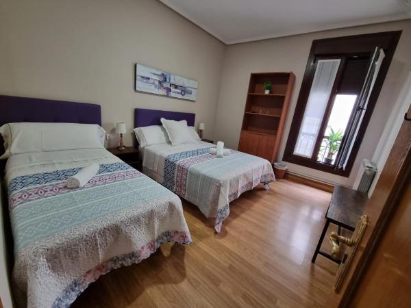 Pension Loinaz : photo 4 de la chambre chambre triple avec salle de bains commune