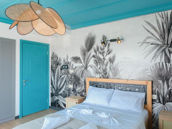 Sığacık Gaea Hotel : photo 1 de la chambre chambre double deluxe avec balcon - vue sur mer