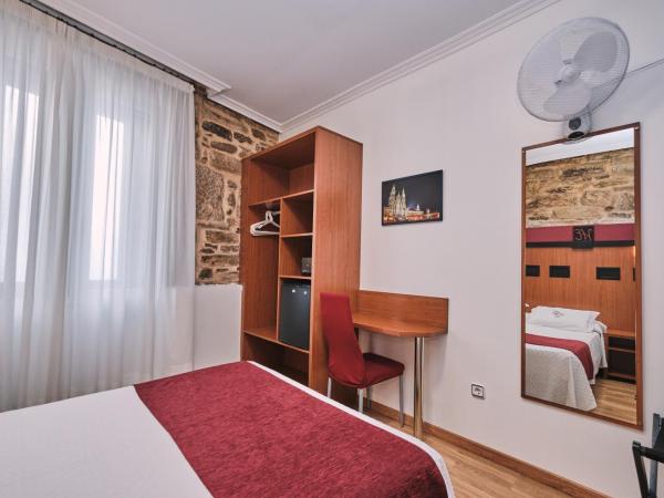 Hotel Entrecercas : photo 3 de la chambre chambre triple standard