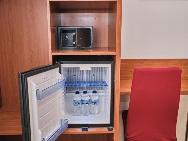 Hotel Entrecercas : photo 4 de la chambre chambre triple standard