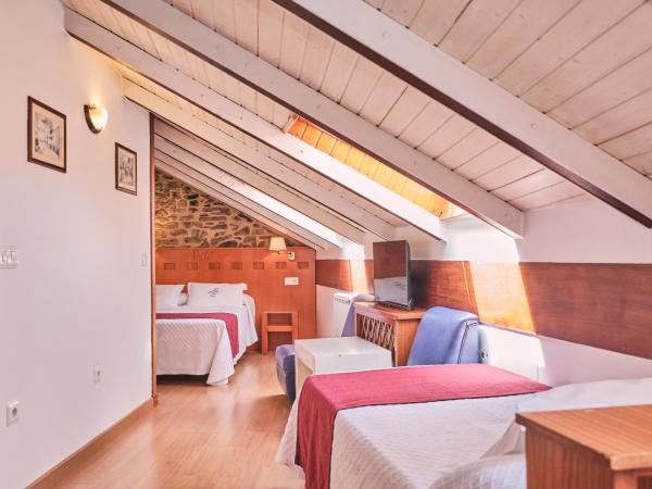 Hotel Entrecercas : photo 1 de la chambre chambre familiale classique