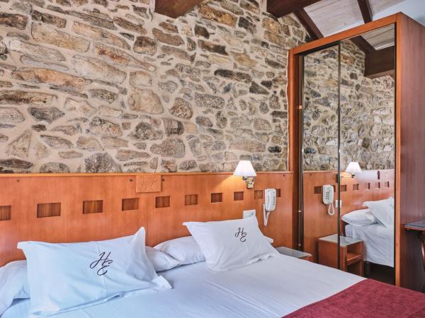 Hotel Entrecercas : photo 6 de la chambre chambre lits jumeaux