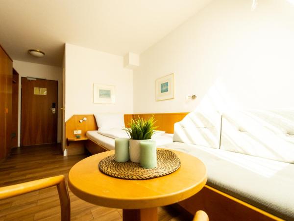 CityHotel Feuerbach : photo 1 de la chambre chambre simple avec douche 