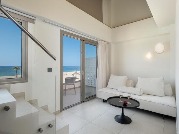 Iperion Beach Hotel : photo 1 de la chambre maisonnette de luxe avec vue sur la mer