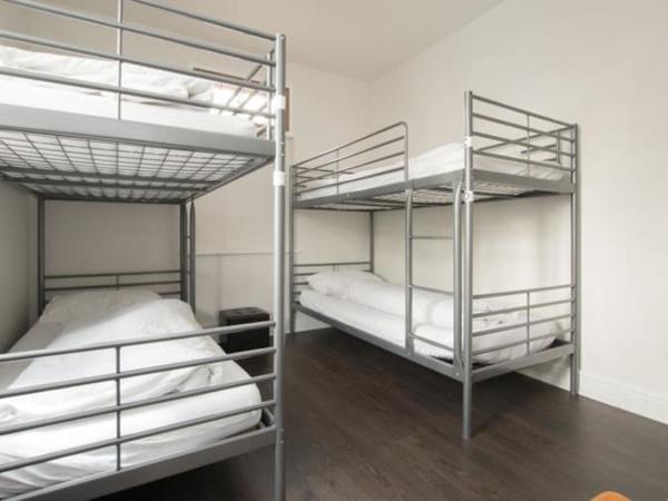 The Walrus Bar and Hostel : photo 1 de la chambre lit dans dortoir mixte de 4 lits