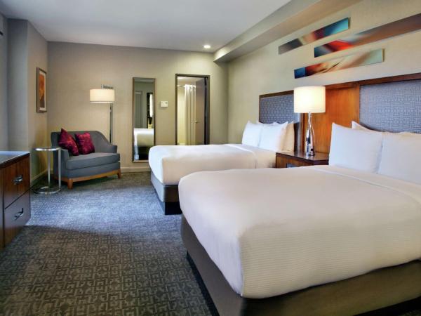 Hilton Chicago : photo 4 de la chambre chambre double avec deux lits doubles et deux salles de bains