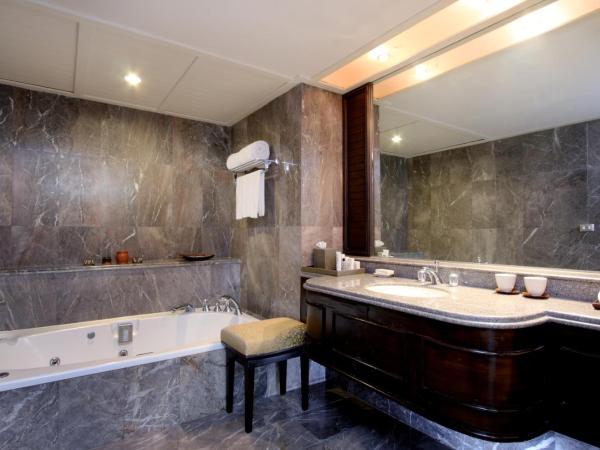 Hilton Hua Hin Resort & Spa : photo 4 de la chambre suite ayuthaya avec accès au salon club