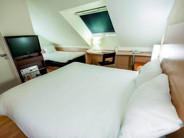ibis Vannes : photo 3 de la chambre chambre standard avec 1 lit double et 1 lit simple