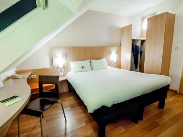 ibis Vannes : photo 4 de la chambre chambre standard avec 1 lit double et 1 lit simple