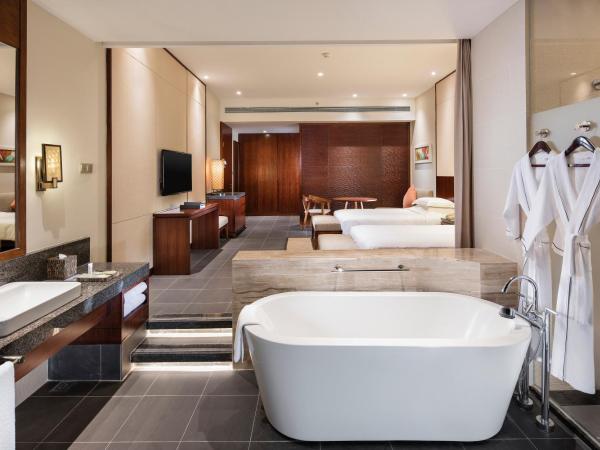 Hilton Sanya Yalong Bay Resort & Spa : photo 4 de la chambre chambre lits jumeaux - côté plage