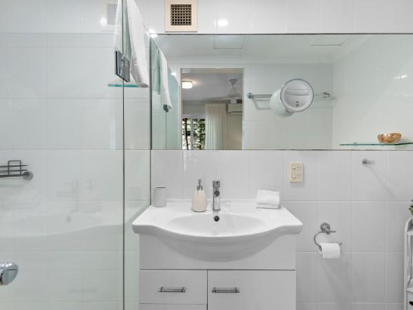 The Oasis Apartments and Treetop Houses : photo 8 de la chambre appartement - vue sur jardin