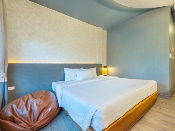 Qiu Hotel Sukhumvit SHA Plus : photo 8 de la chambre hébergement de luxe - vue sur piscine - Étage supérieur