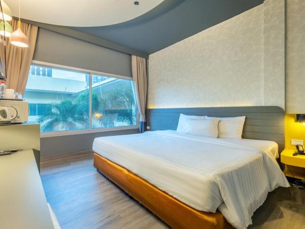 Qiu Hotel Sukhumvit SHA Plus : photo 6 de la chambre hébergement de luxe - vue sur piscine - Étage supérieur