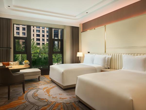 Conrad Tianjin : photo 7 de la chambre chambre exécutive avec deux lits queen-size 