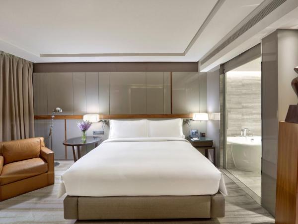 Hilton Sukhumvit Bangkok : photo 1 de la chambre chambre lit king-size deluxe premium