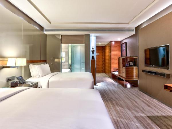 Hilton Sukhumvit Bangkok : photo 1 de la chambre chambre lits jumeaux de luxe premium