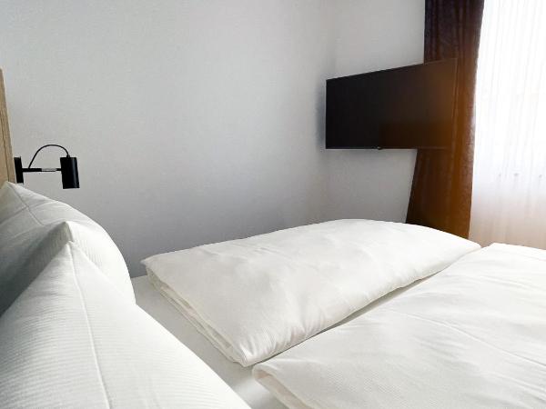 HOLI City Apart Hotel Berlin : photo 9 de la chambre chambre double avec salle de bains privative