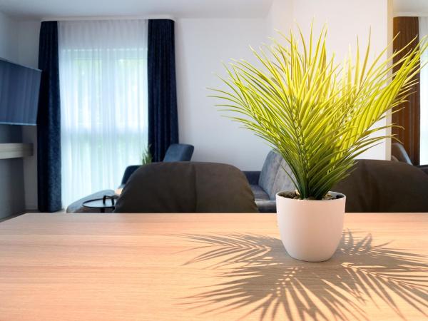 HOLI City Apart Hotel Berlin : photo 4 de la chambre chambre familiale avec salle de bains privative