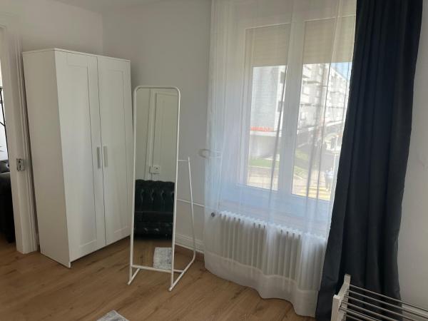 NTN HOUSE : photo 3 de la chambre chambre double avec lit d'appoint