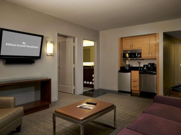 Hilton Grand Vacations Club Elara Center Strip Las Vegas : photo 5 de la chambre suite junior lit king-size avec canapé-lit
