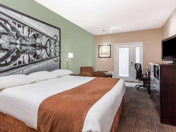Super 8 by Wyndham Saskatoon Near Saskatoon Airport : photo 1 de la chambre chambre lit king-size - non-fumeurs