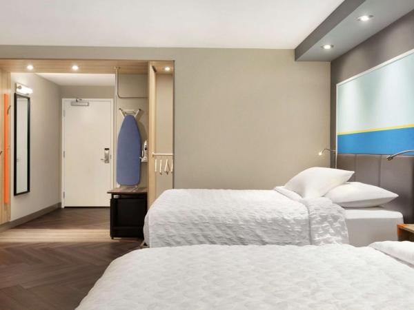 Tru By Hilton Las Vegas Airport NV : photo 1 de la chambre chambre avec 2 lits queen-size - pour personnes malentendantes