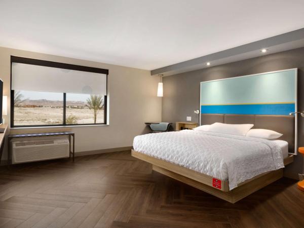 Tru By Hilton Las Vegas Airport NV : photo 1 de la chambre chambre lit king-size avec baignoire - adaptée aux malentendants 