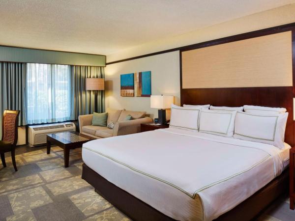 DoubleTree by Hilton Hotel Orlando at SeaWorld : photo 1 de la chambre chambres king avec vue sur le complexe