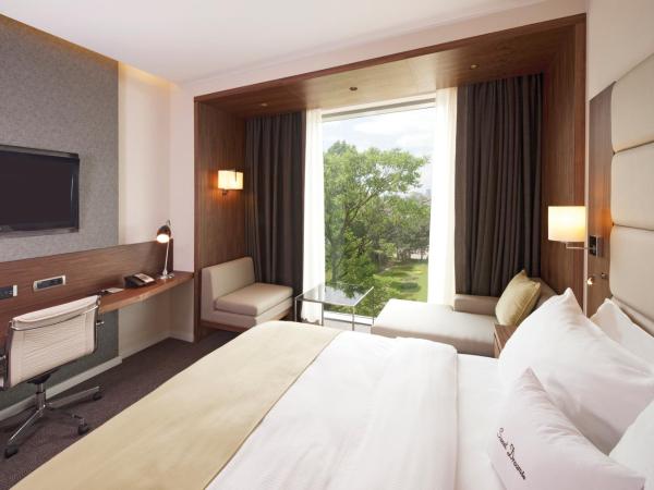 DoubleTree by Hilton Zagreb : photo 5 de la chambre chambre lit king-size