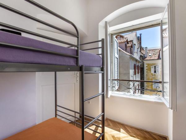 Downtown Hostel : photo 2 de la chambre lit dans dortoir mixte de 8 lits 