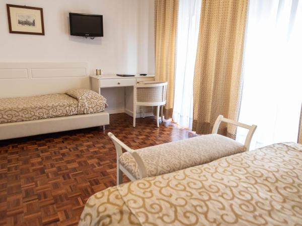 Grand Hotel Duomo : photo 9 de la chambre chambre triple supérieure avec vue