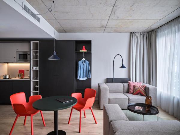 STAYERY Bremen : photo 7 de la chambre deluxe suite with king-size-bed