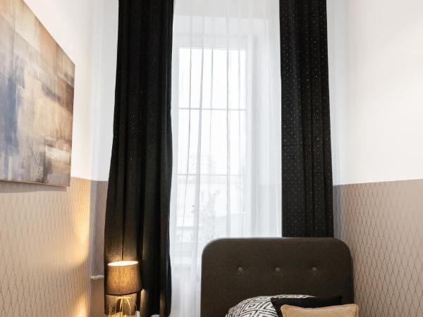 ClickTheFlat Aleje Niepodległości Center Apart Rooms : photo 1 de la chambre chambre simple avec salle de bains commune