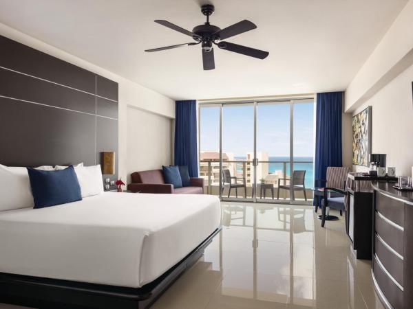 Seadust Cancun Family Resort - All Inclusive : photo 2 de la chambre suite lit king-size deluxe 