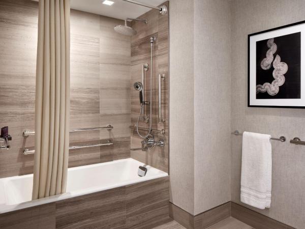 The Ritz-Carlton, Chicago : photo 4 de la chambre deluxe king room with city view and adapted tub - mobility accessible