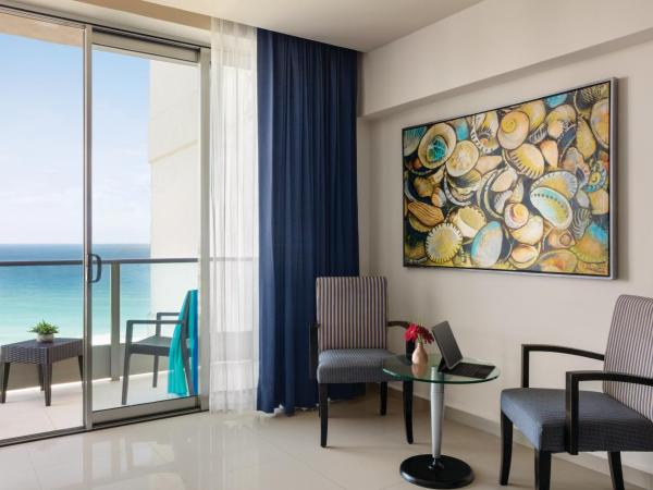 Seadust Cancun Family Resort - All Inclusive : photo 3 de la chambre suite lit king-size deluxe 