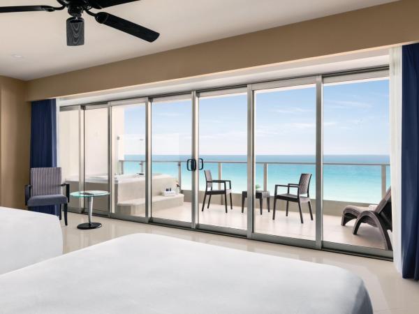 Seadust Cancun Family Resort - All Inclusive : photo 3 de la chambre suite 2 lits doubles côté océan - réservée aux adultes
