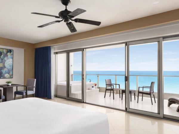 Seadust Cancun Family Resort - All Inclusive : photo 1 de la chambre suite lit king-size - réservée aux adultes - côté océan 