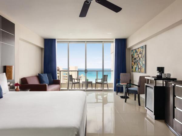Seadust Cancun Family Resort - All Inclusive : photo 4 de la chambre suite lit king-size deluxe 