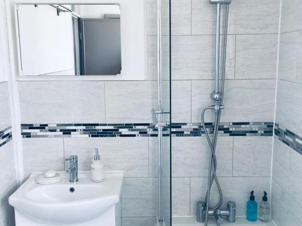 Elsham Gardens Rooms - Shared Facilities : photo 3 de la chambre chambre familiale avec salle de bains commune